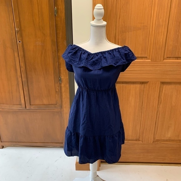Club Monaco Dresses & Skirts - CLUB MONACO 💯 silk navy off shoulder tiered mini dress size 2